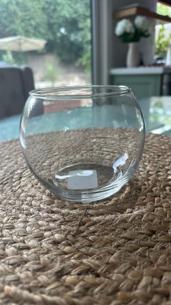 6 Small Round Vases