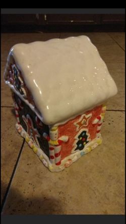 Cookie Jars GINGERBREAD HOUSE, BIRD HOUSE