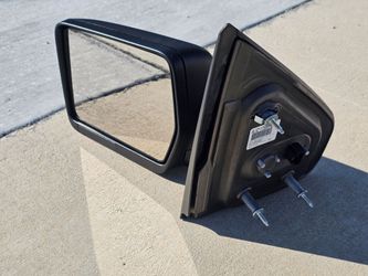 2007 Ford F150 Driver side mirror New in box 8L3Z-17683-EA 1 X