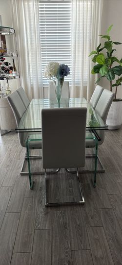City Furniture Dining Table With 6 Chairs