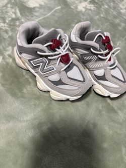 New Balance 9060 Sneakers Grey - Size 6C
