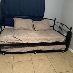 Twin Daybed with Trundle