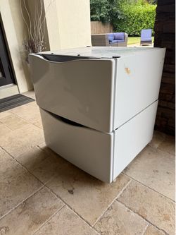 Whirlpool Washer and Dryer Pedestal
