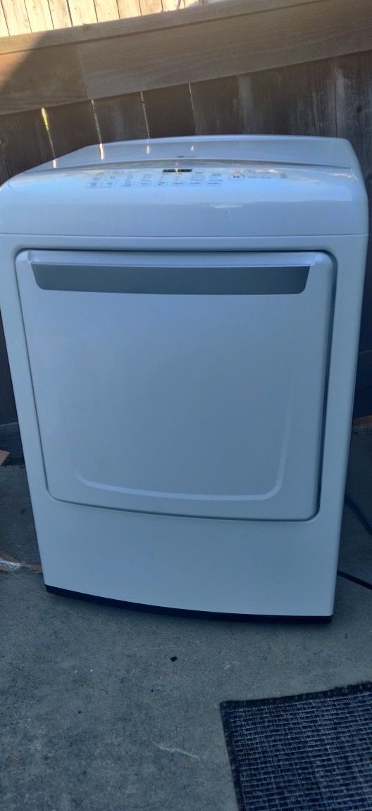 LG Front Load Electric Dryer, 3 prong plug, Newer Model