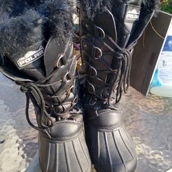 Women's Sz 9 Snow Boots