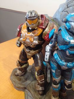 Halo Reach Noble Team Legendary Limited Edition Statue 2010 NOT COMPLETE