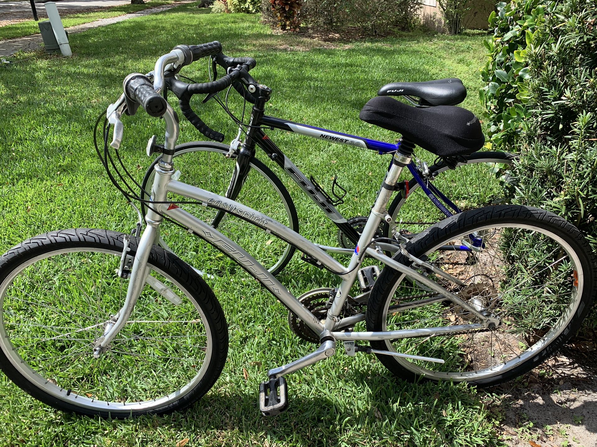 Pair of His/Her Fuji Bikes: Men’s Fuji Newest 3.0 and Women’s Fuji Easy Spirit Hybrid