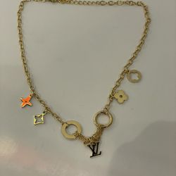 Hold Necklace With Charm 