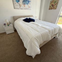 Queen Size Bedroom Set + Side Table And Lamps