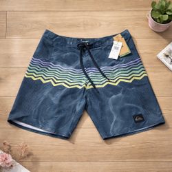Quiksilver Men's Highlite Arch Boardshort in Insignia Blue