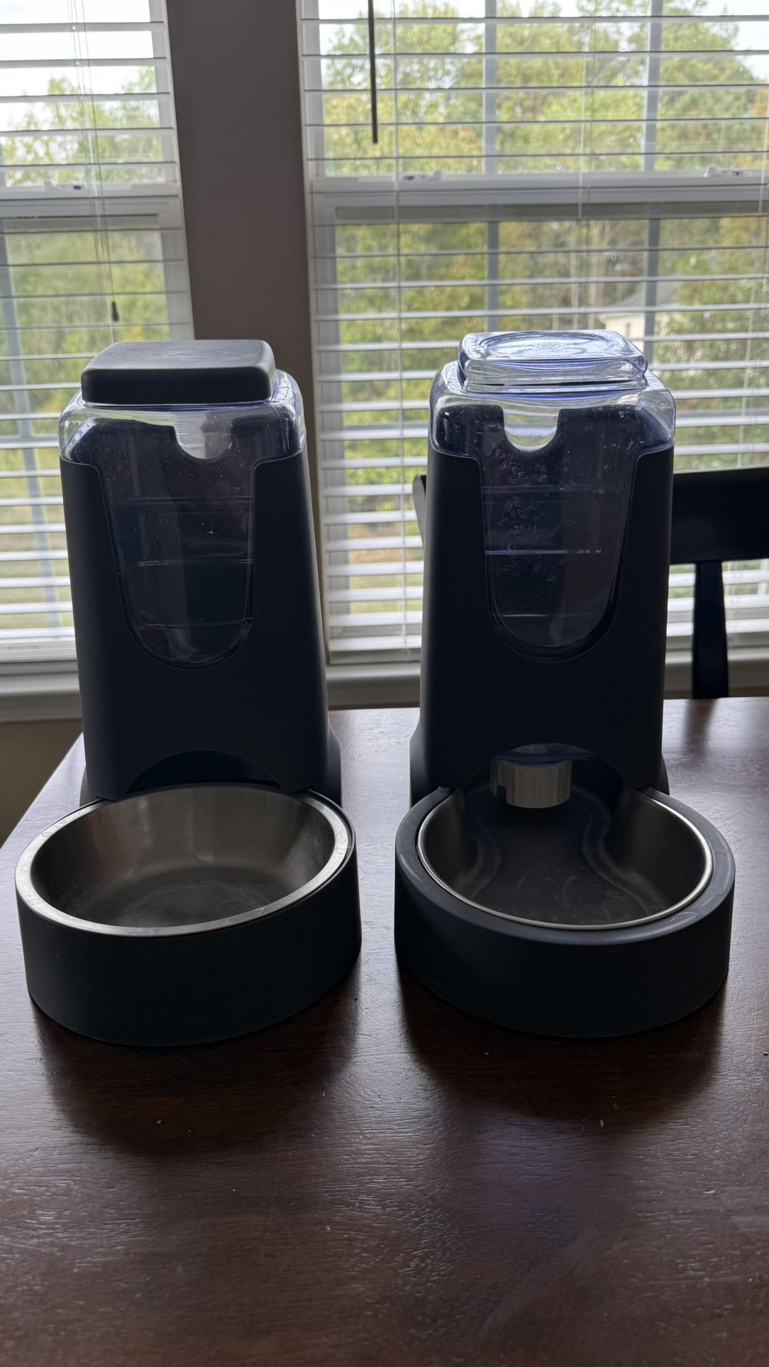 Dog/Cat Feeder