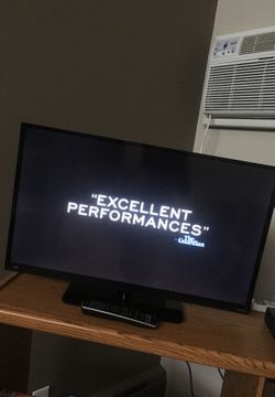 VIZIO 32” TV (LIKE NEW)(COMES WITH REMOTE)