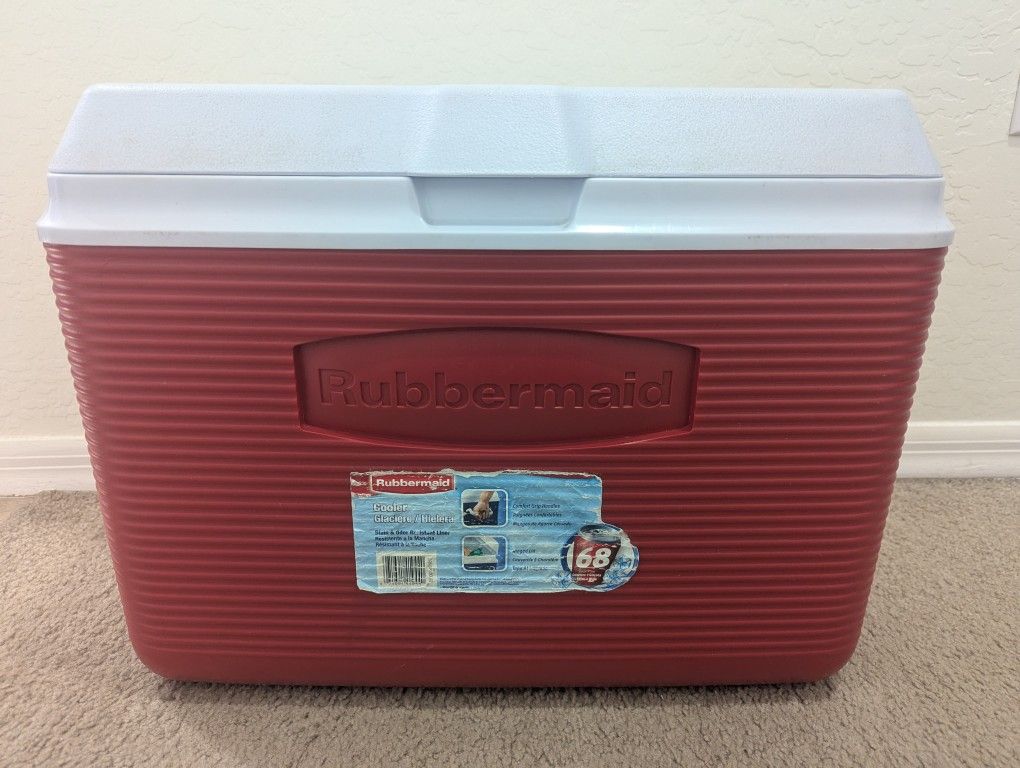 Rubbermaid 48 Qt Cooler/ Ice Chest