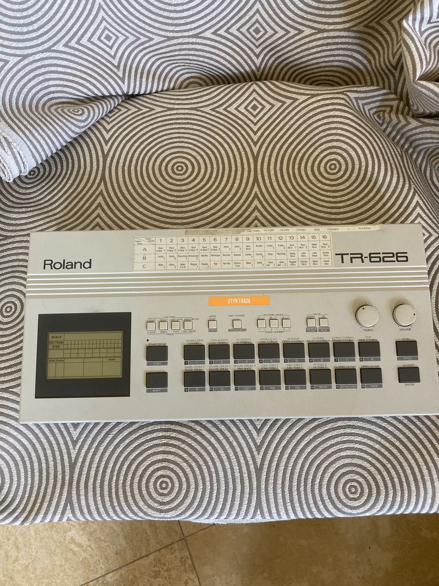Roland TR-626 Rhythm Composer Drum Machine MIDI Dc 9 V