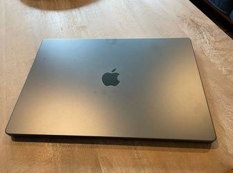 Macbook pro 14 inch 2024