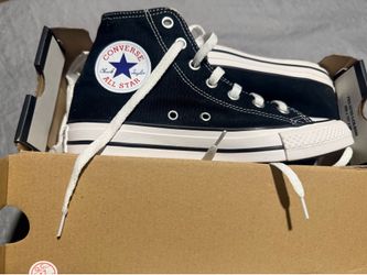 Brand New Chuck Taylors Womens 7/Mens 5