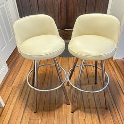 Pair of Modern Swivel Bar Stools - Cream Leather & Chrome