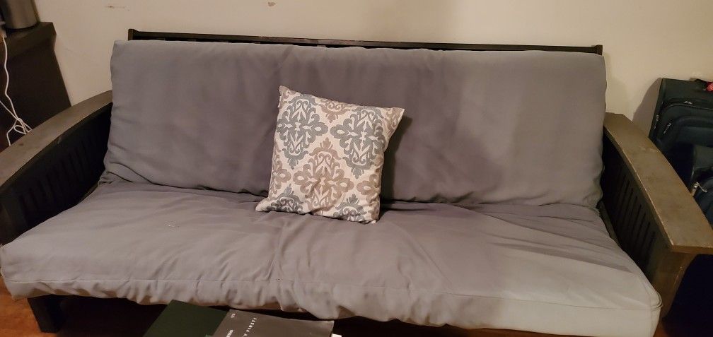 Futon - Free