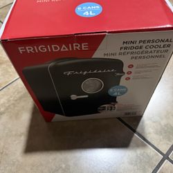 Fridgeaire Mini Fridge  