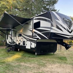 2020 XLR THUNDERBOLT TOY HAULER 369AMP