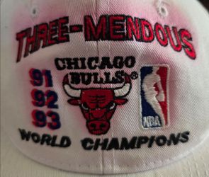 CHICAGO BULLS 3-PEAT HAT!