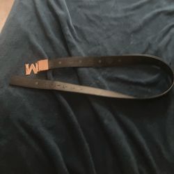 Black and gold size 28 it a luxury belt