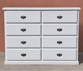 White 8-Drawer Dresser – Spacious & Sturdy