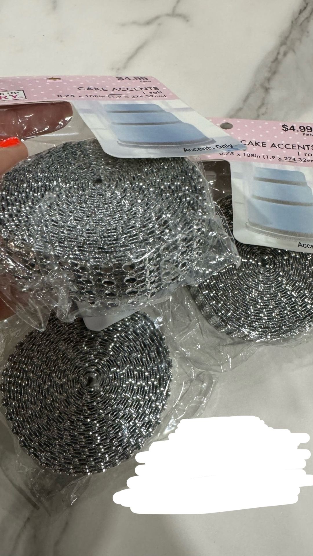 Silver diamond roll for cake decoration