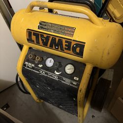 Dewalt Air Compressor 4.5 Gal
