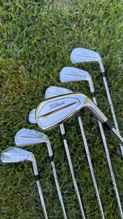 2023 Titleist T200 Iron Set (4-PW) – Dynamic Gold S300 Black Shafts