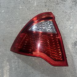 2010-2012 ford fusion back left taillight 