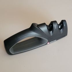 Wusthof 2-Stage Knife Sharpener Fine/Ceramic & Coarse/Carbide Handheld. 
Pre-owned in good working and cosmetic shape. Please see photos for 
details.