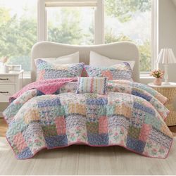 Intelligent Design Full Pink Floral Patchwork Quilt Set, Reversible Lightweight Boho Bedding Coverlet with Sham & Decorative Pillow, Full/Queen