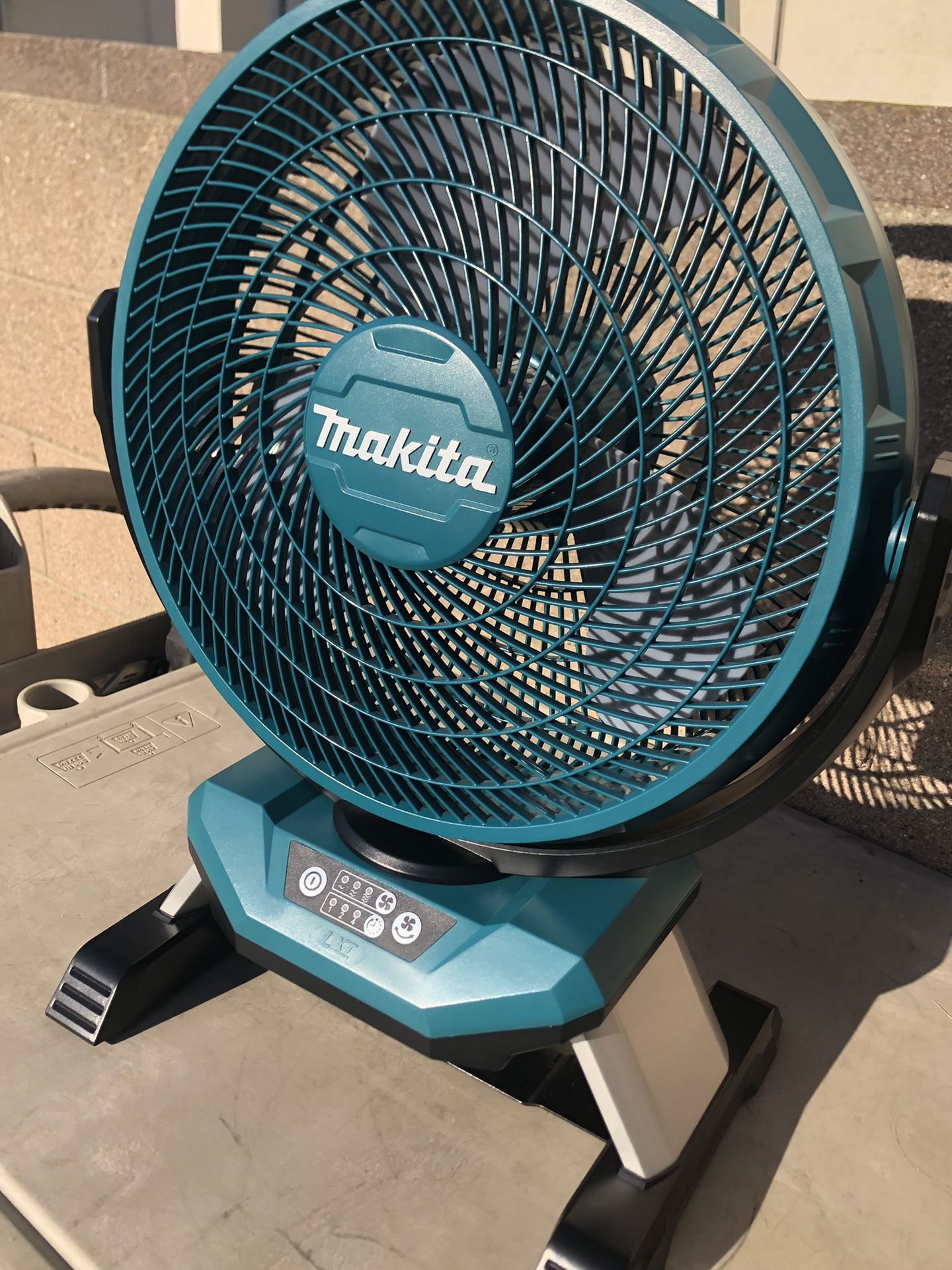 Makita DCF301Z 18V LXT 3-Speed Li-Ion 13 in. Job Site Fan (Tool Only)