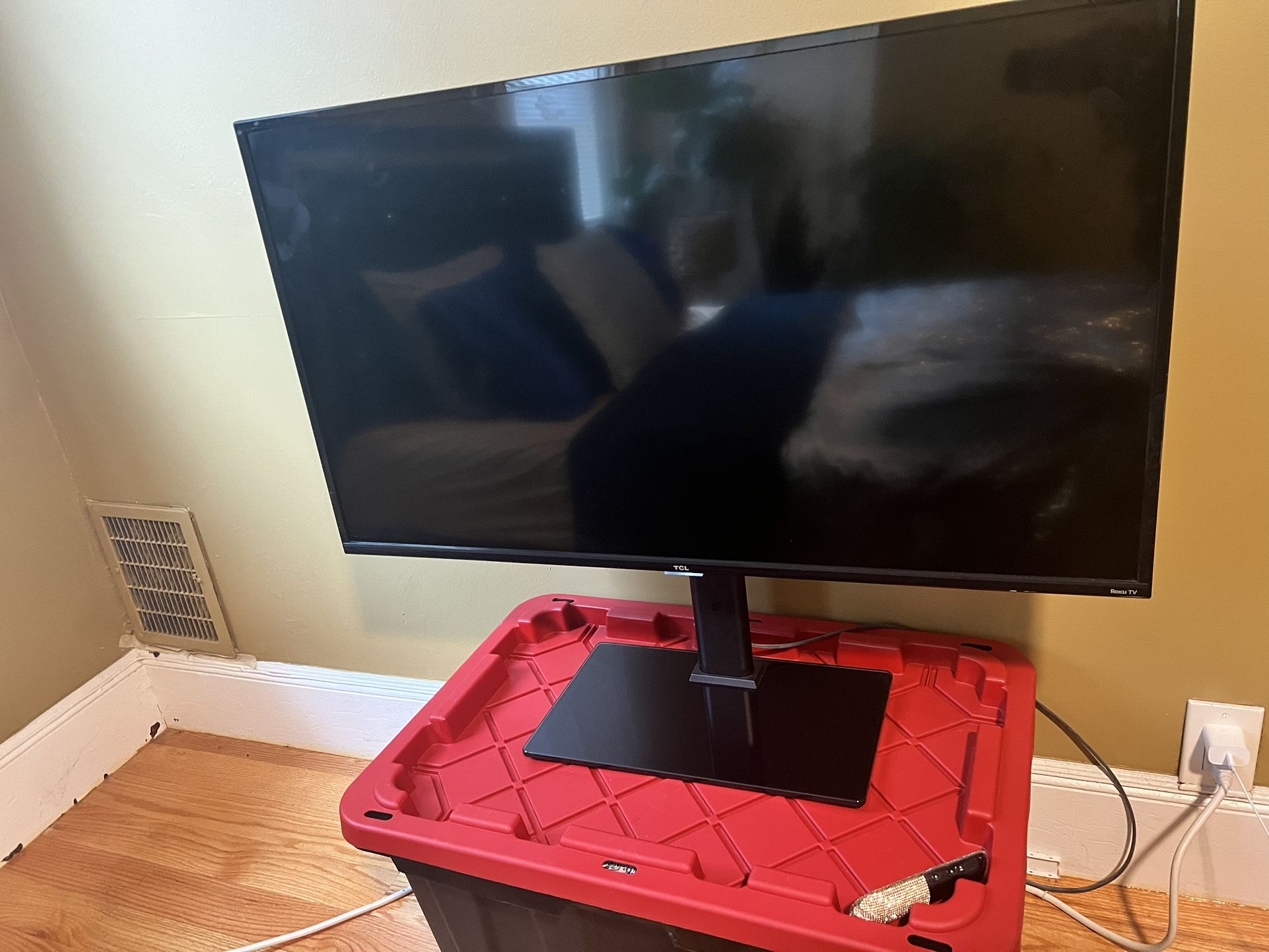 36 Inch Roku Smart TV (must pick up Aug 23rd - Aug 31st) for Sale in ...