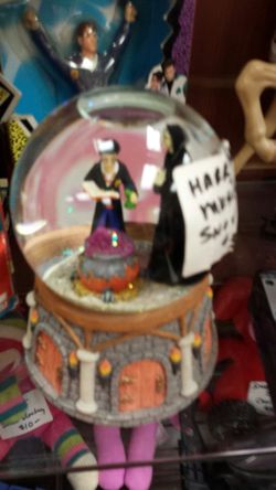 Harry Potter 2001 musical snow globe ex working condition plays Hungarian dance # 5