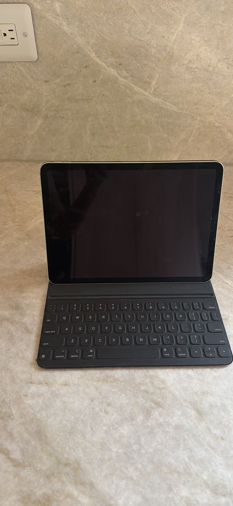 iPad Air 64GB (4th generation) & Apple Smart Keyboard Folio