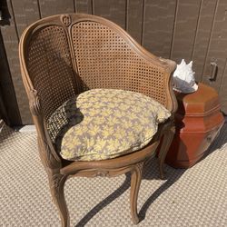 Beautiful Antique Córner Chair 92014