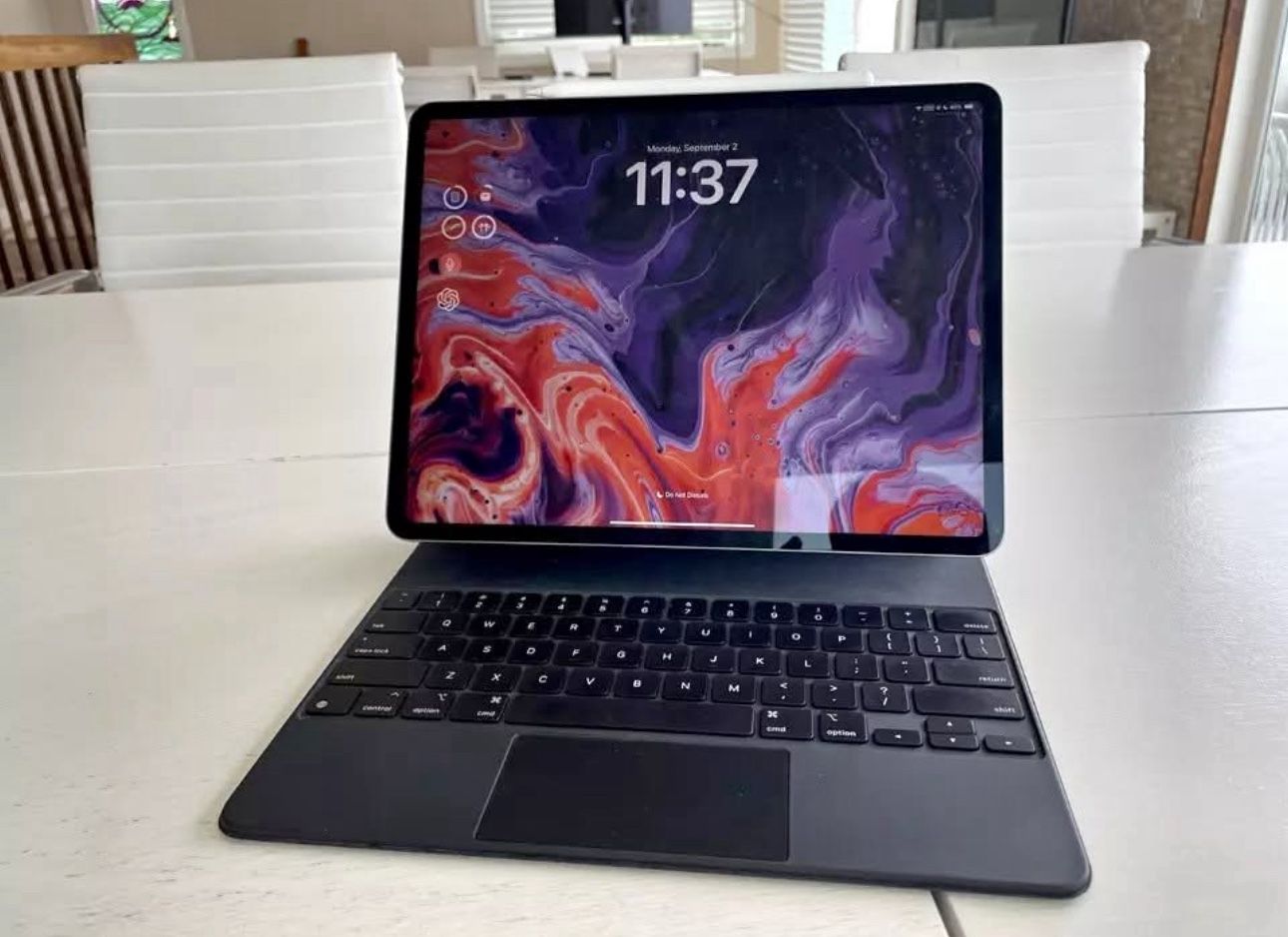 (Excellent Condition) iPad Pro 12.9 inch, 5th Gen, Apple Pencil, Magic Keyboard