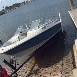 Boat Maxum 
