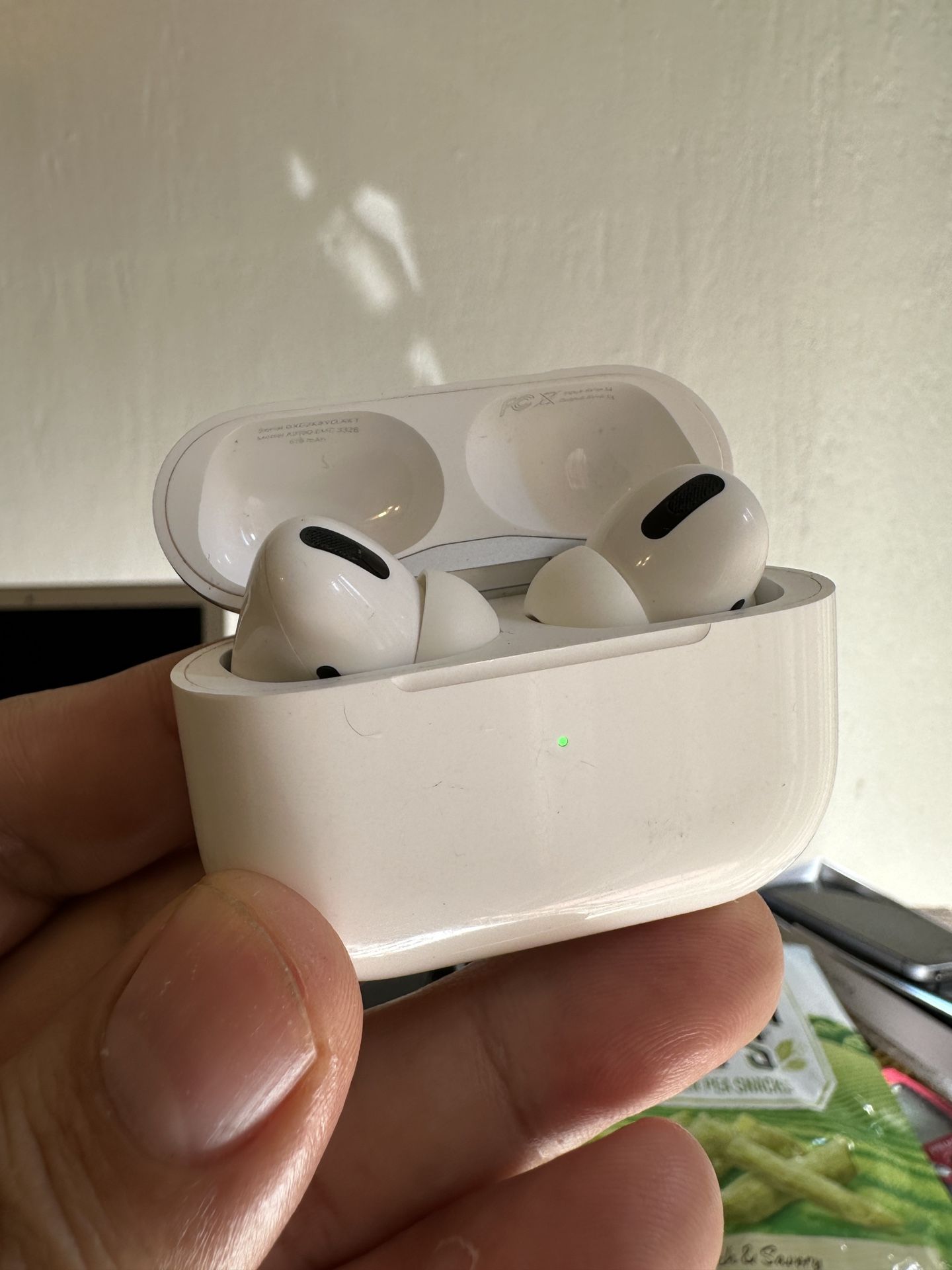 Apple AirPods Pro 1st Gen Model A2084 Apple AirPods Pro 1st Gen Model A2084