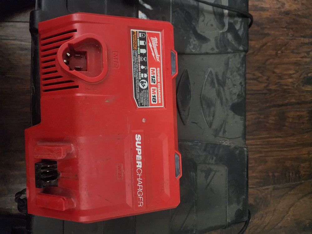 M12 and M18 12-Volt/18-Volt Lithium-Ion Multi-Voltage Super Charger Battery Charger