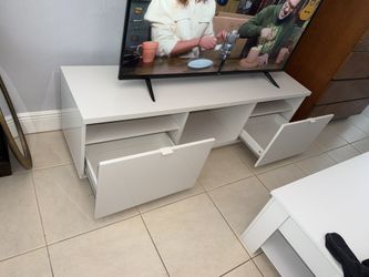 Tv Console / Entertainment Station