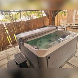 Hot Spring Spas 2-3 Person Hot Tub, Cover and Steps - Fair - Lakewood Village, TX