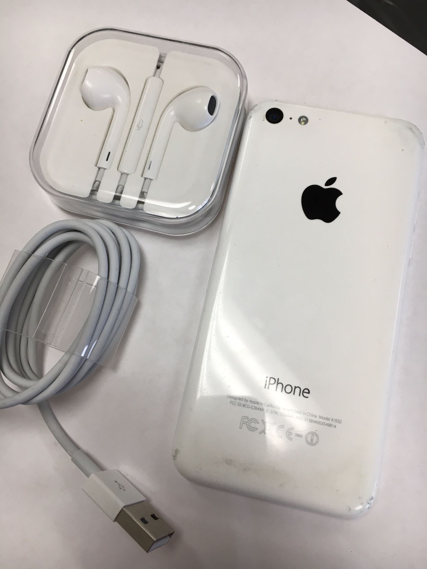 Iphone 5C excellent condition factory unlocked comes with charger headphone