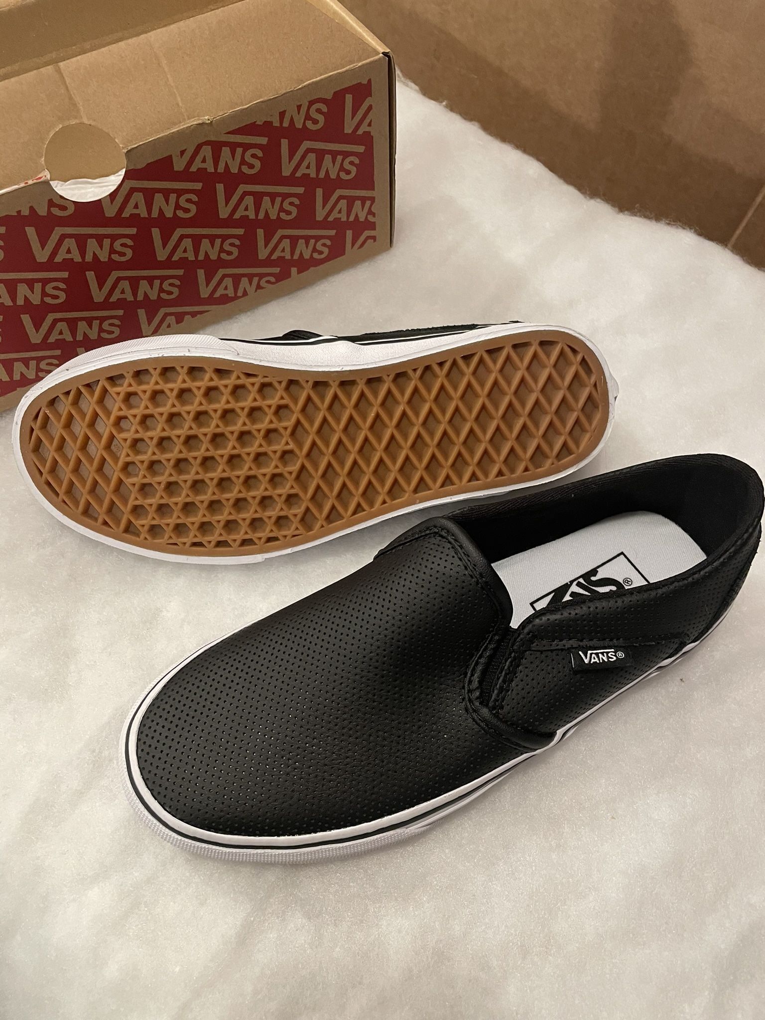 Vans - Asher Perforated Leather Sneaker Shoes - W Size 6.5
