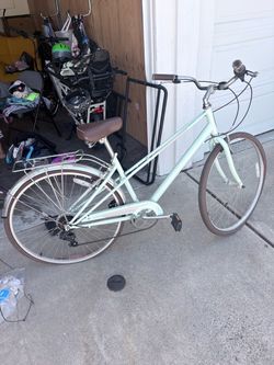 Mint Green Vintage-Style City Cruiser Bike