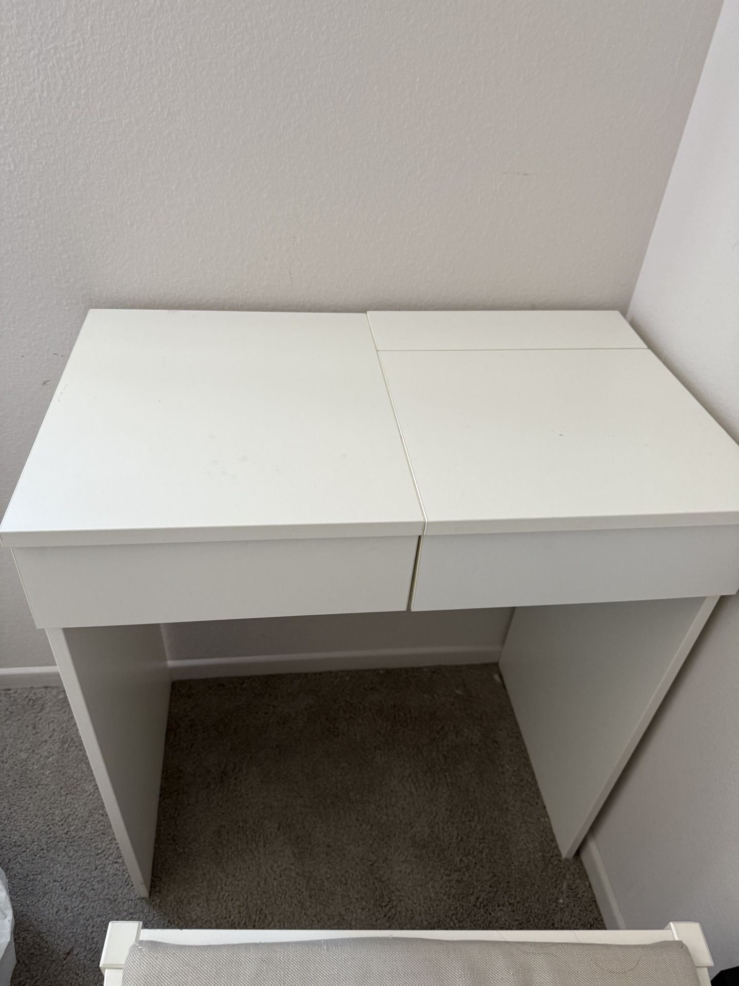 IKEA BRIMNES Makeup Table