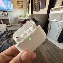 airpods pro w noise cancellation 