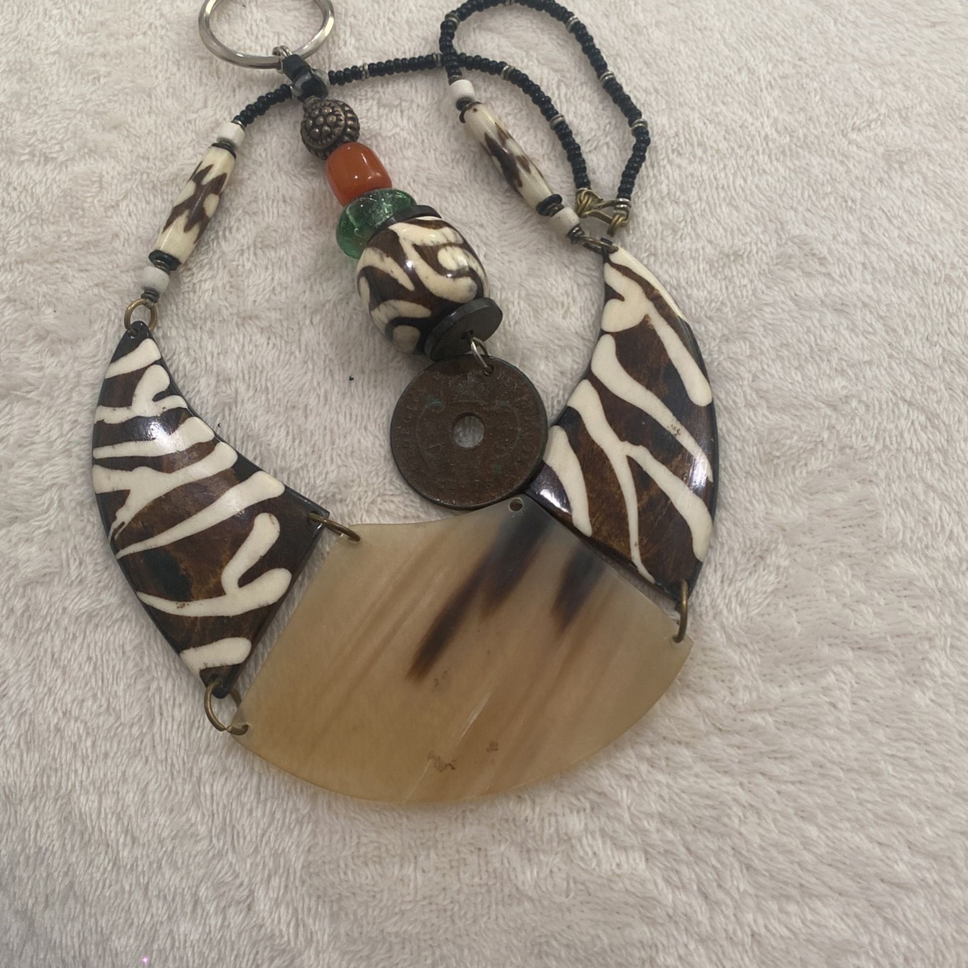 NICE LADIES NECKLACE & KEYHOLDER